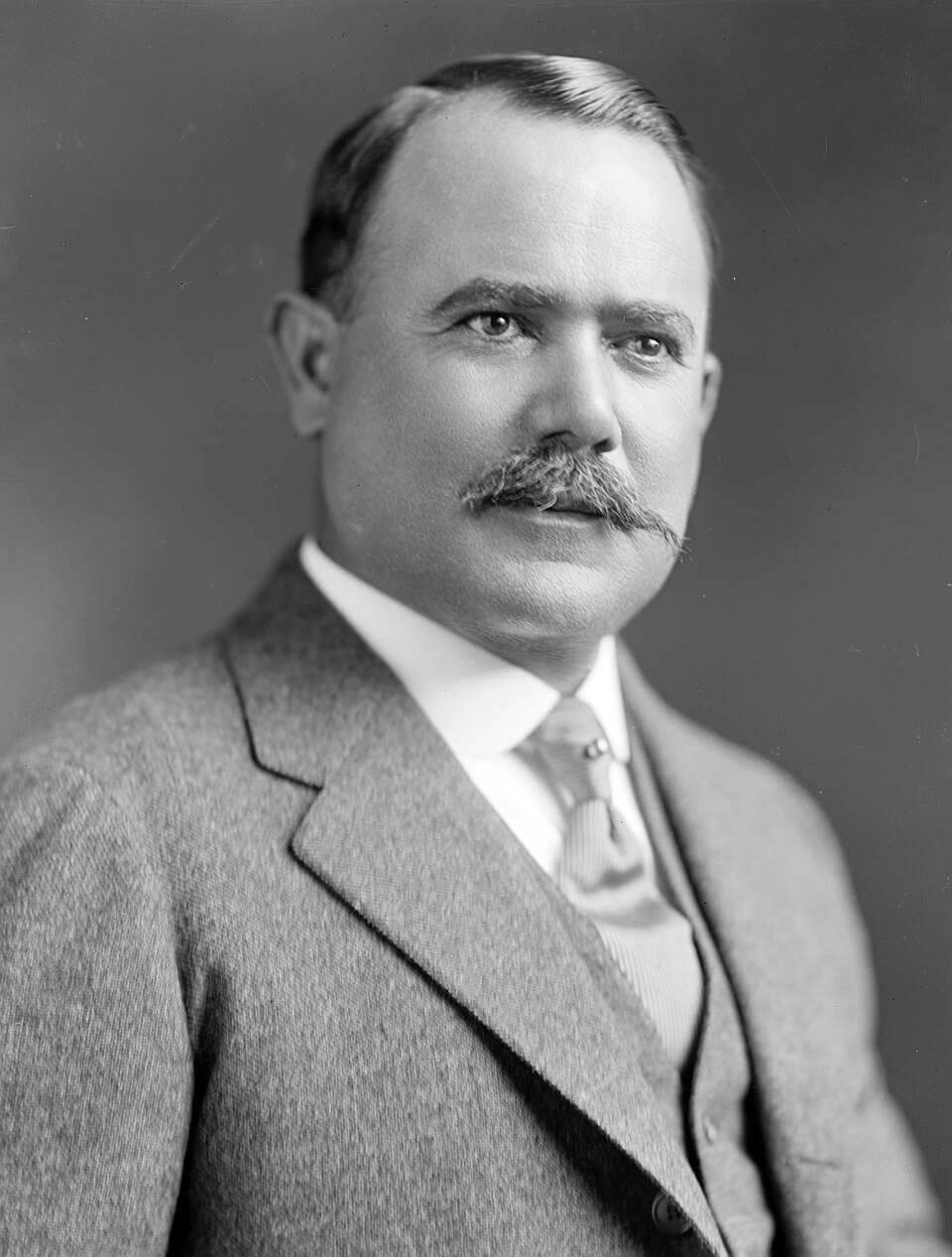 Álvaro V. L.