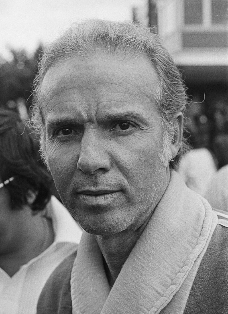 André Lobo