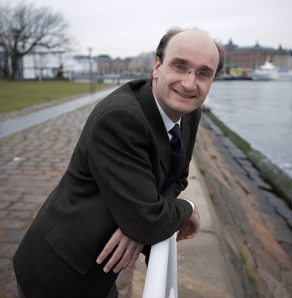 Andrew Manze