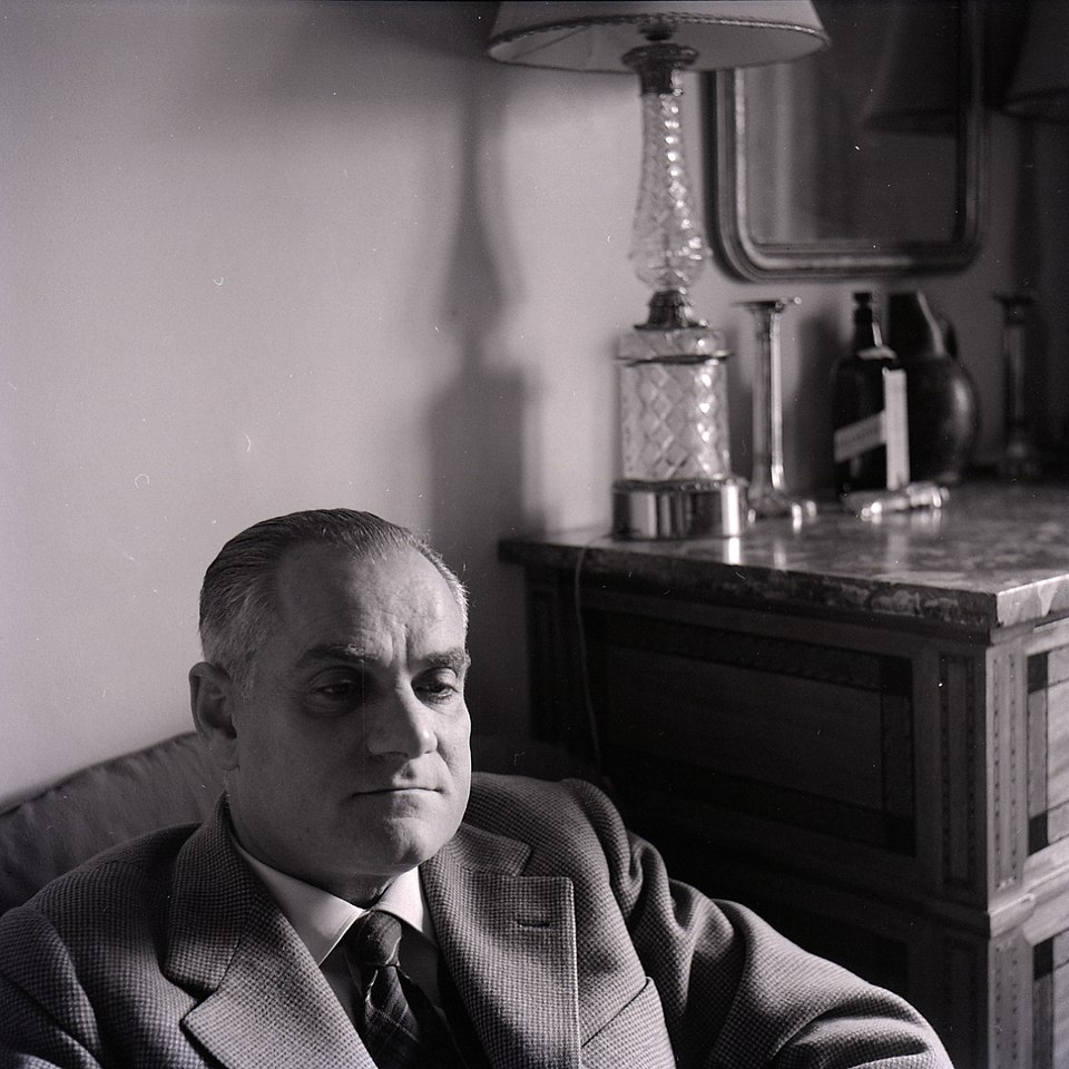 Angus Davidson
