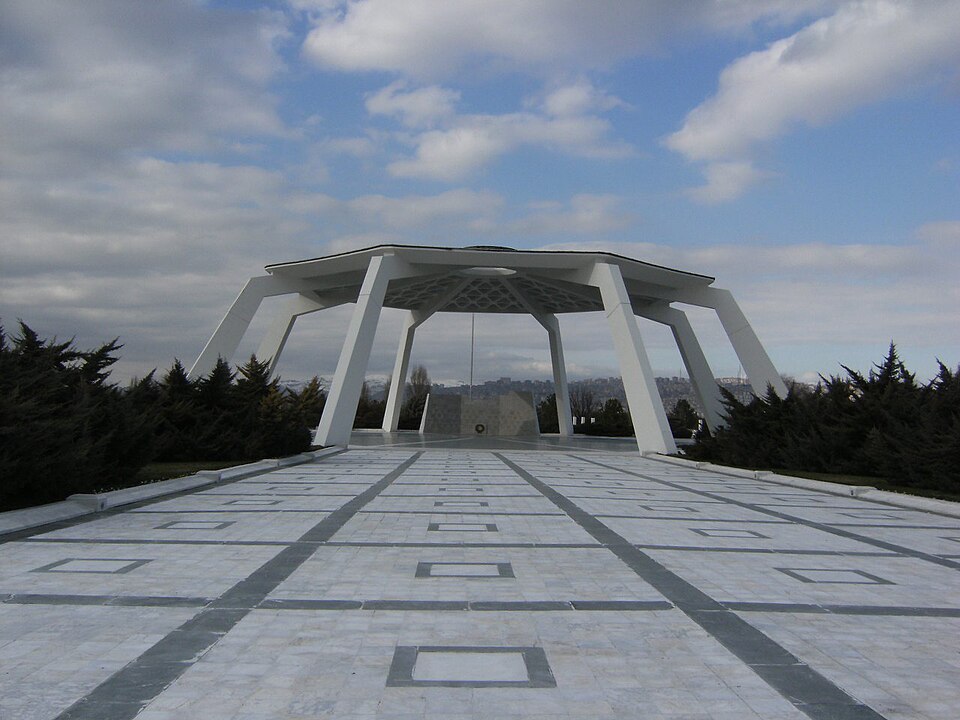 Anis Mehmet