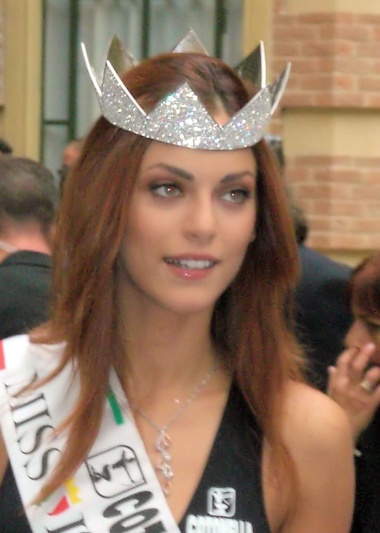 Anna Leone