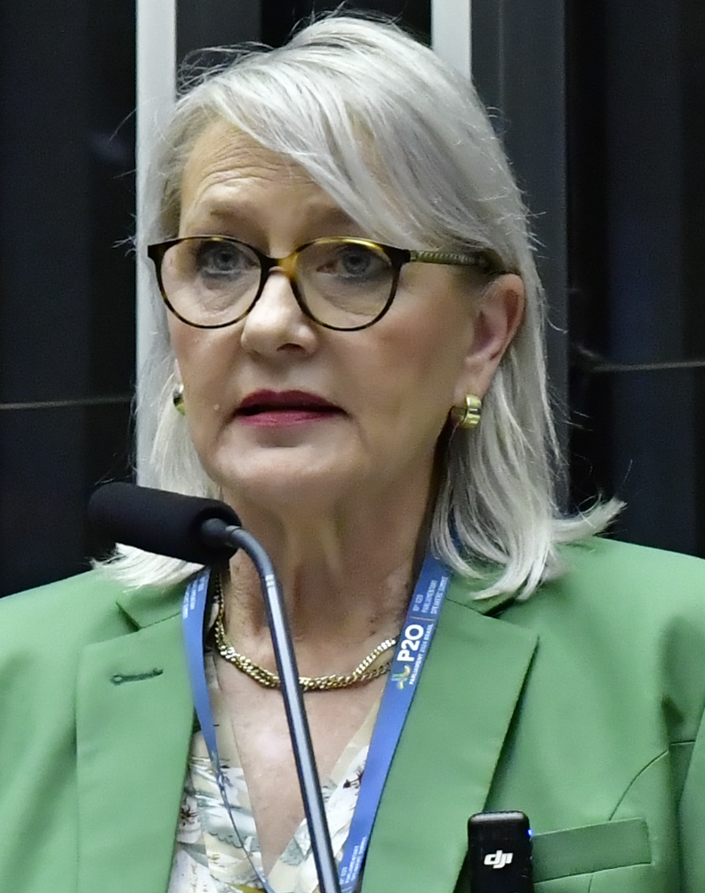 Annelie Lotriet