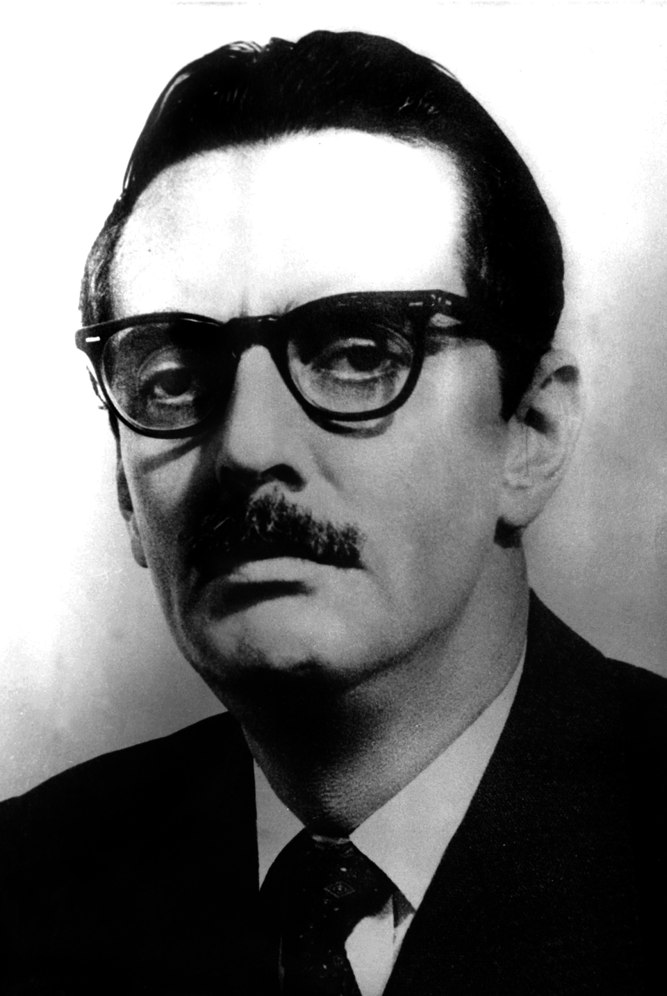 António Quadros