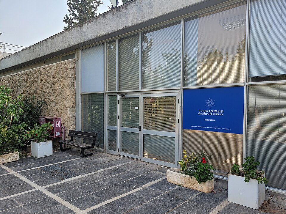 Avinoam Bar