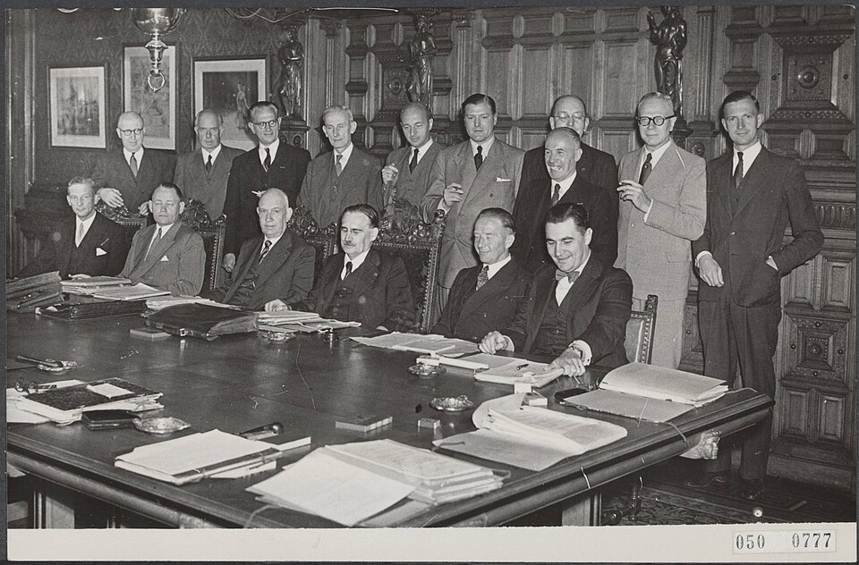 Carl Van Schaik