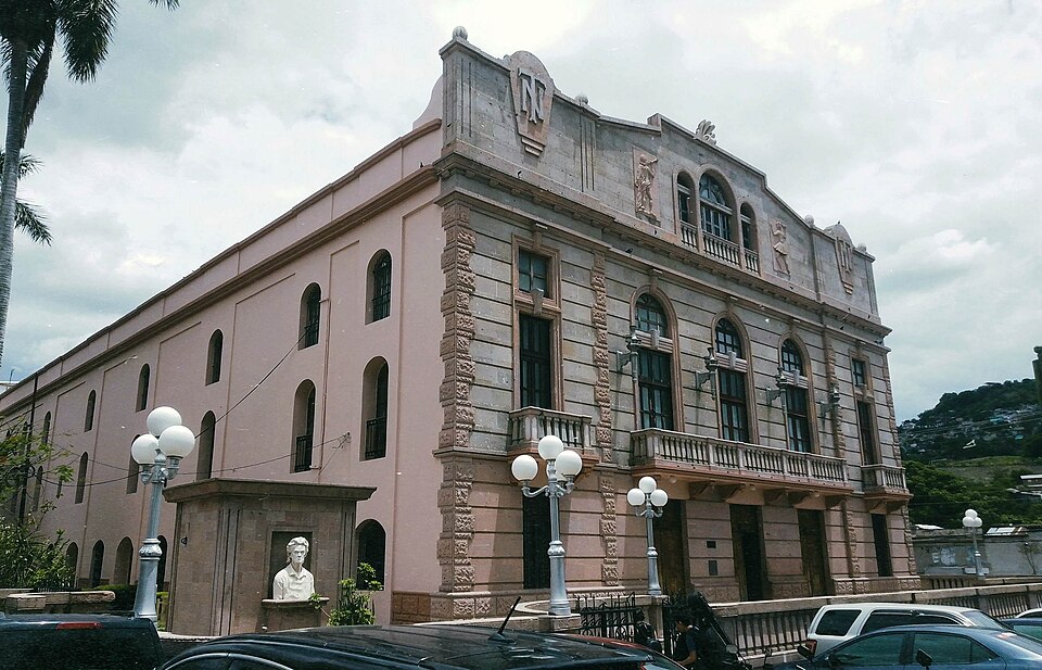 Cárlenton Dávila