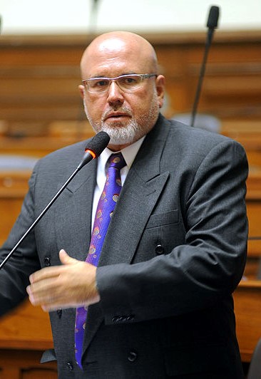 Carlos Bruce Montes De Oca