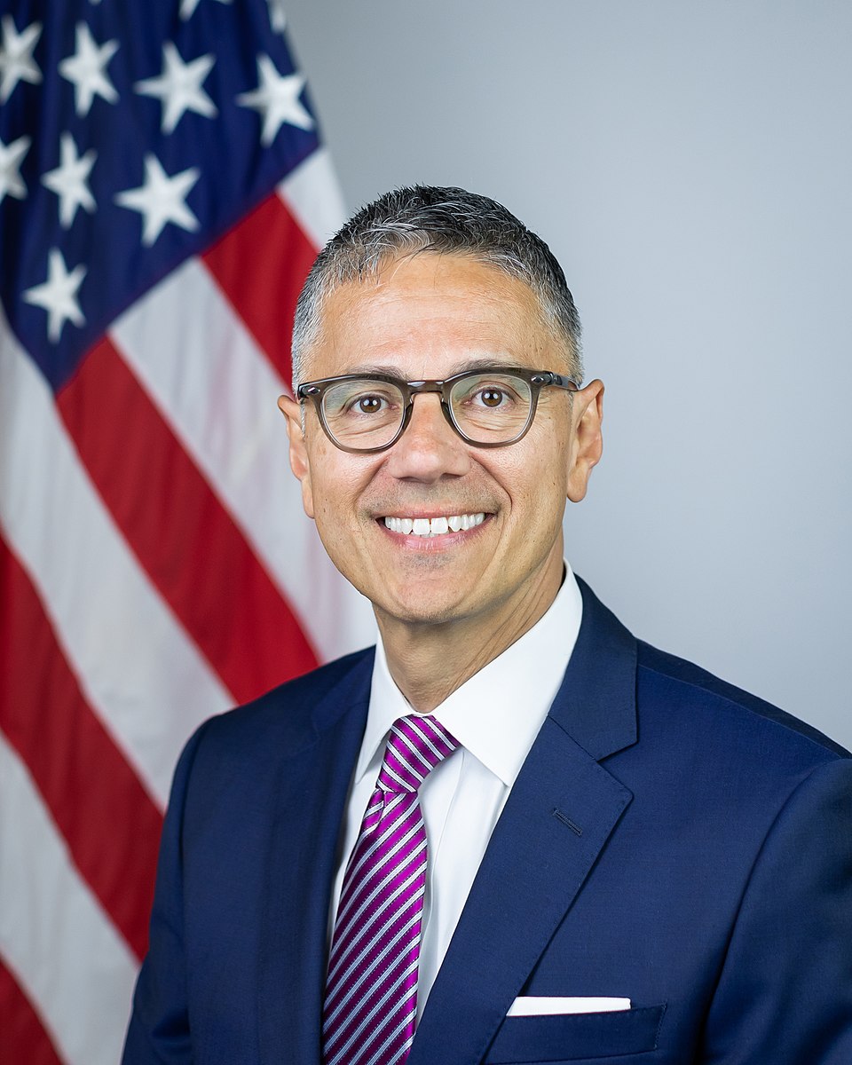 Carlos Elizondo