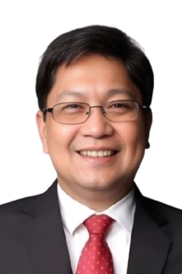 César B.