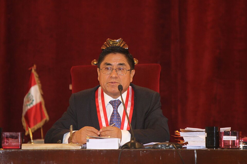 César Hinostroza