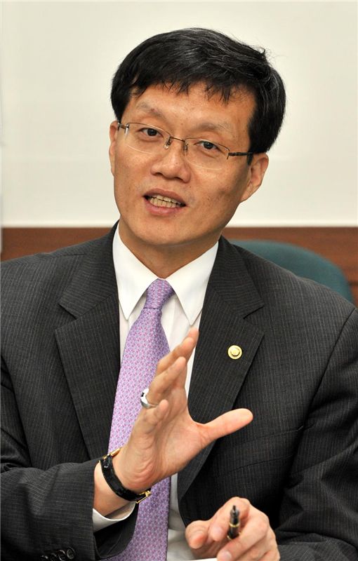 Chang Yong Rhee