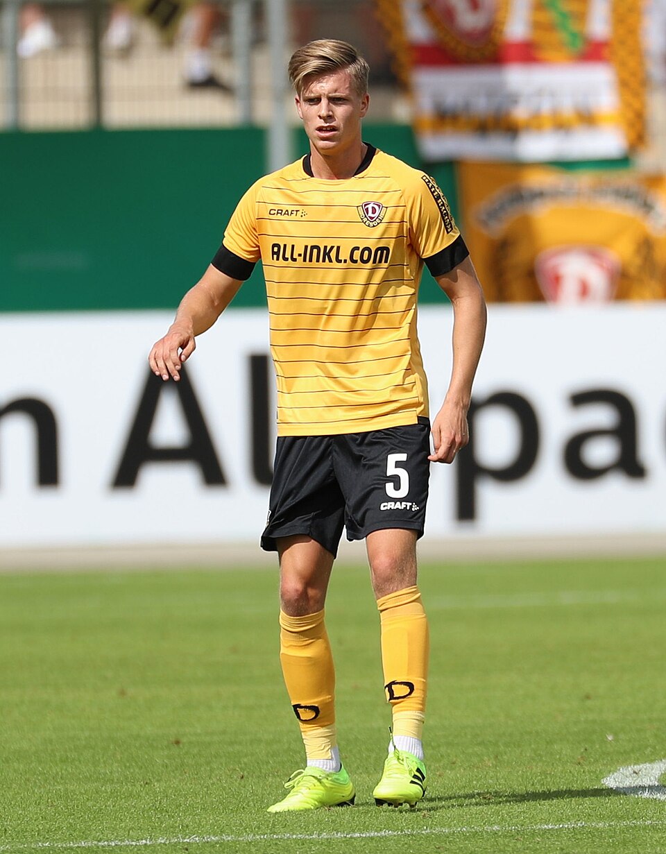 Dženis Burnić