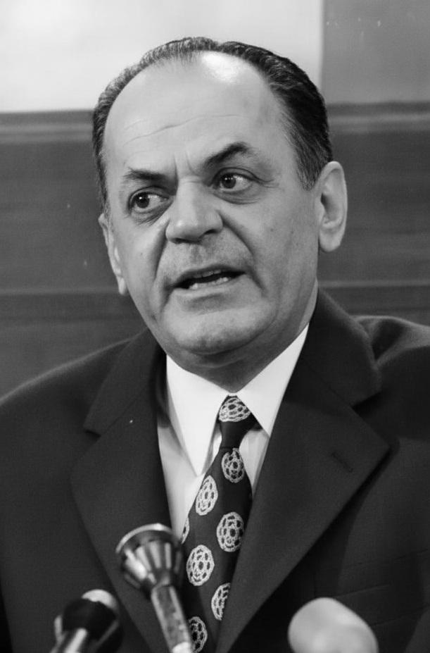 E I Papadopoulos