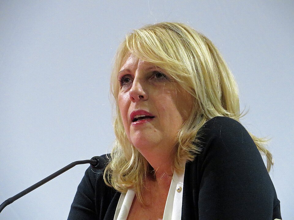 Julianne Schultz