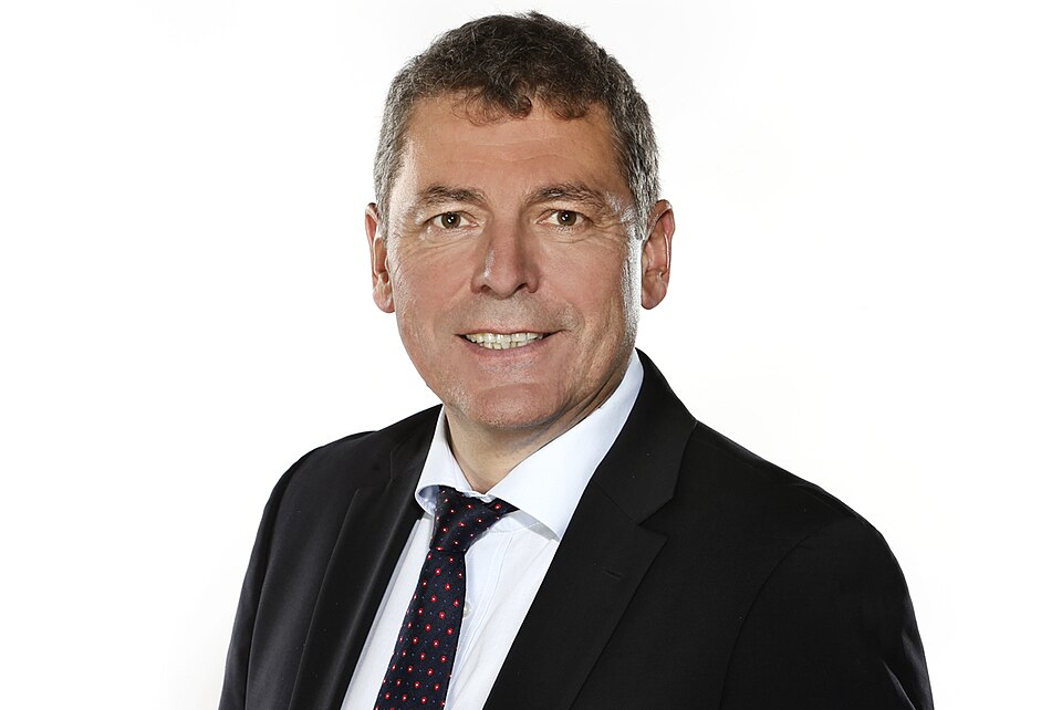 Jurgen L Muller