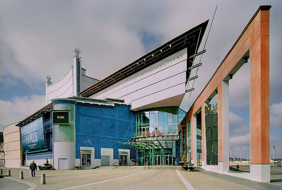 Katrín Hall
