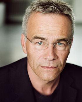 Klaus J Behrendt