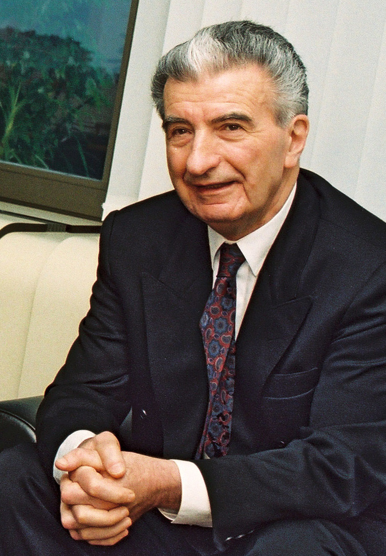 Laura Mencinger