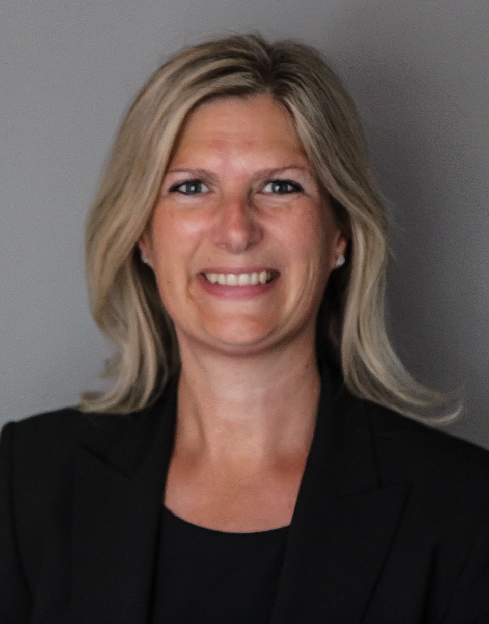 Leona Alleslev