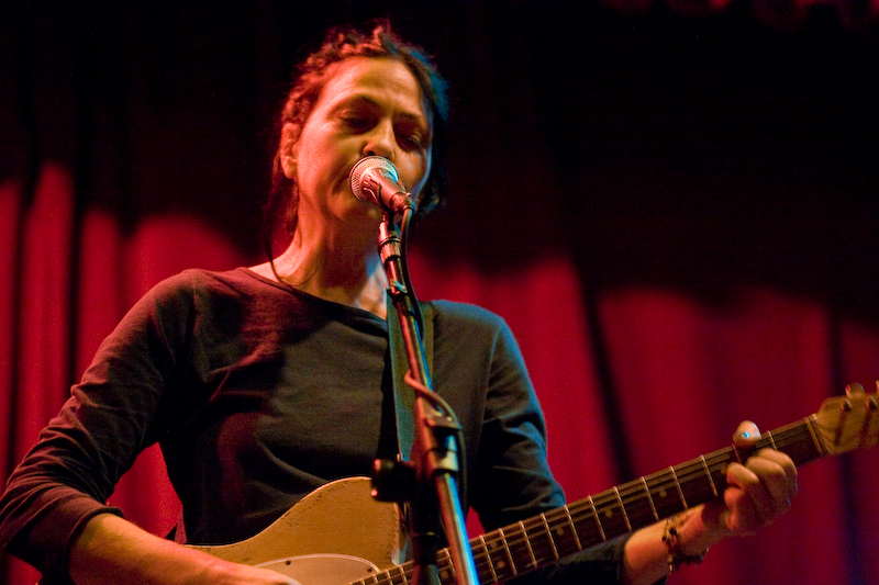 Lisa Ruth