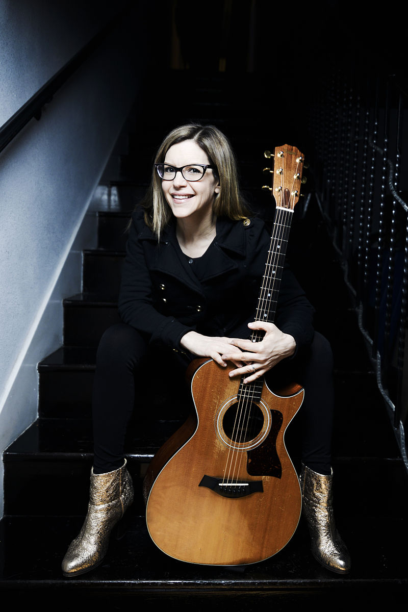 Lisa Travers