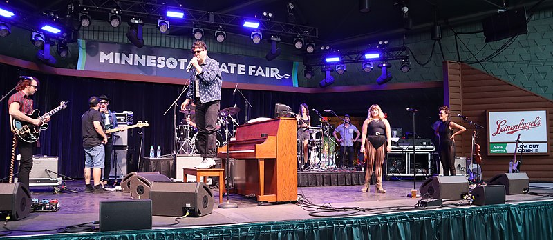 Low Cut Connie
