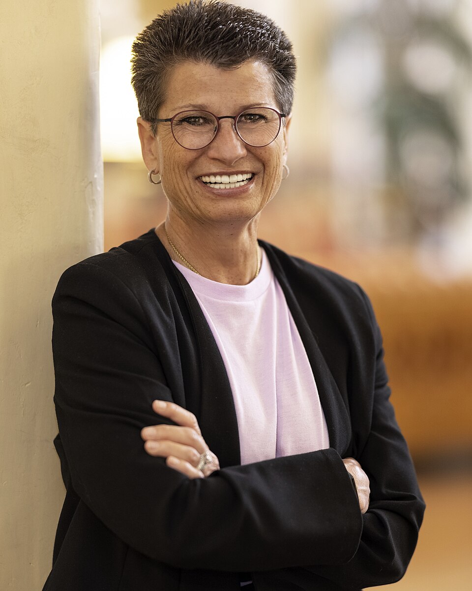 Lynn Ames