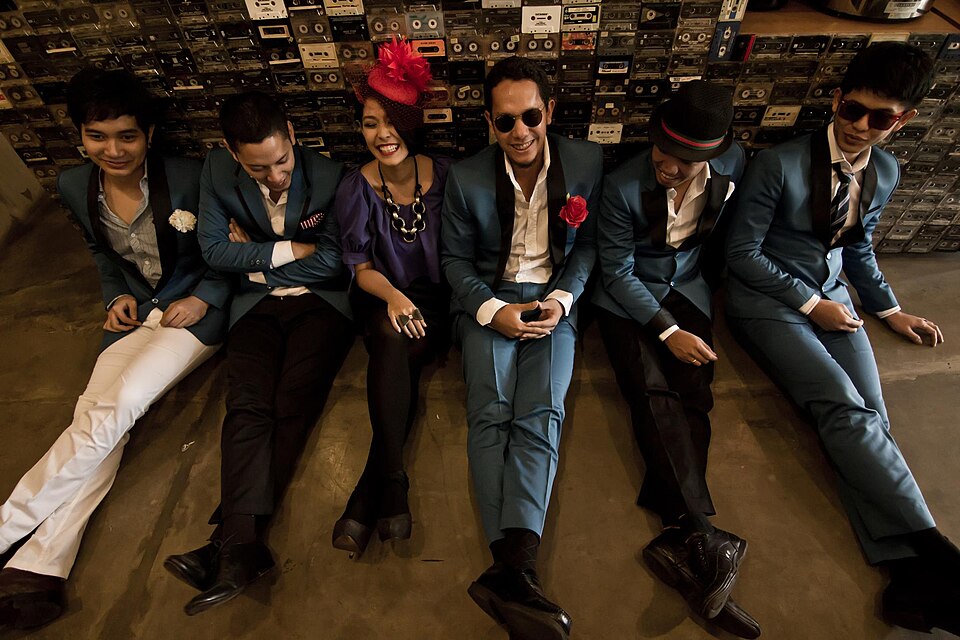 Maliq & D’Essentials