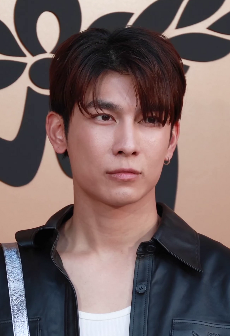 Mew Suppasit Jongcheveevat