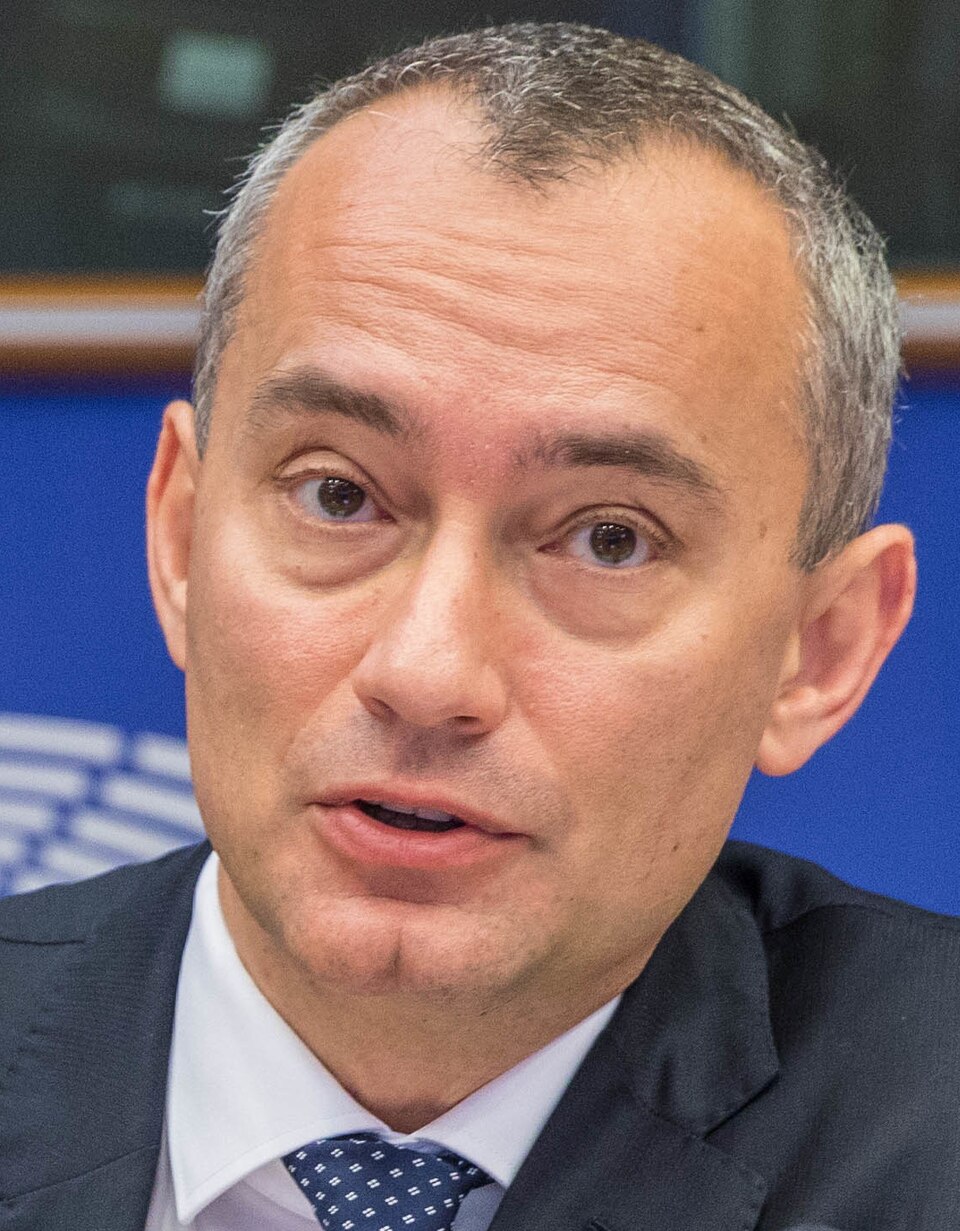 Nickolay E Mladenov