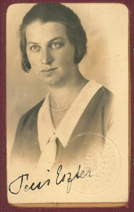 Pécsi Eszter