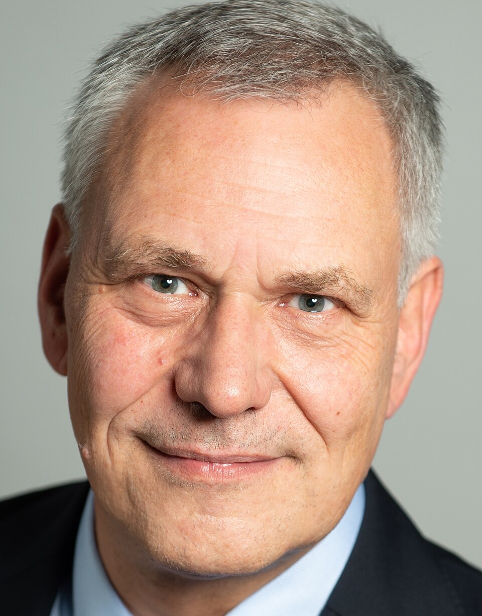 Peter-Tobias Stoll