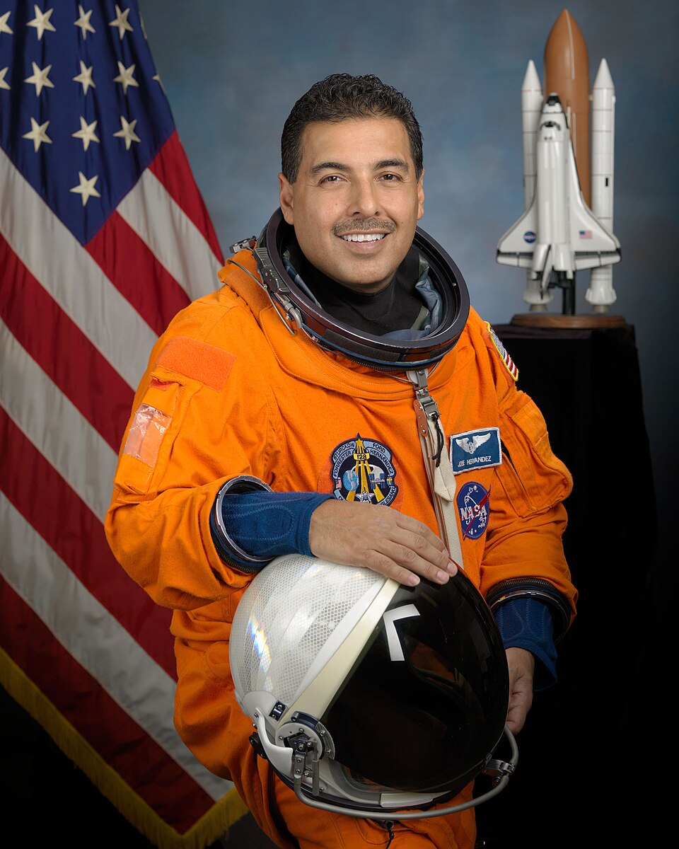 Ricardo R Hernandez