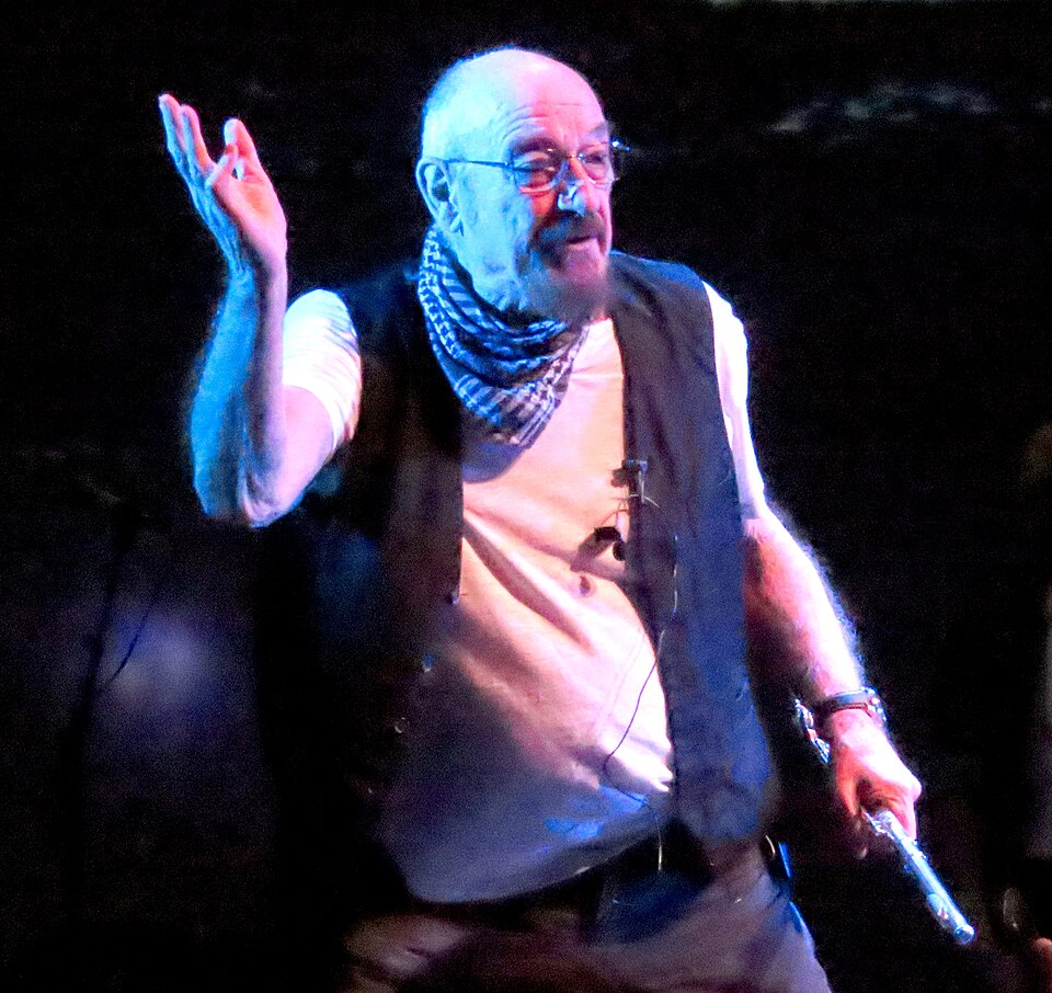 Solo Uriah Lewis