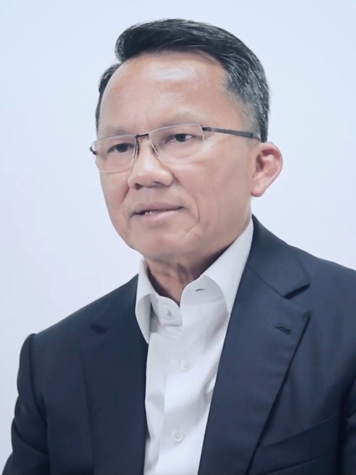 Somsak Thepsuthin