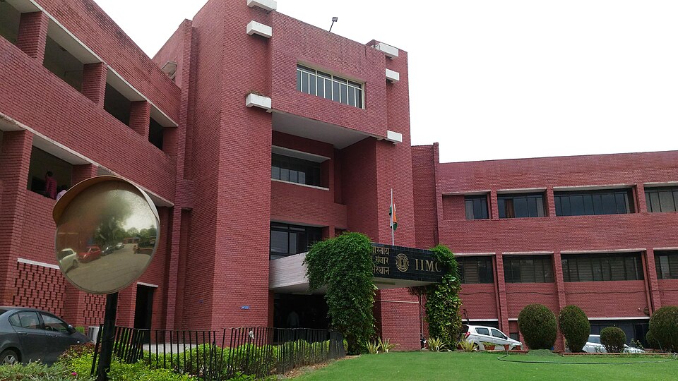 Sunetra Sastri