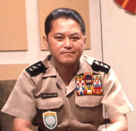 Tám Chuông
