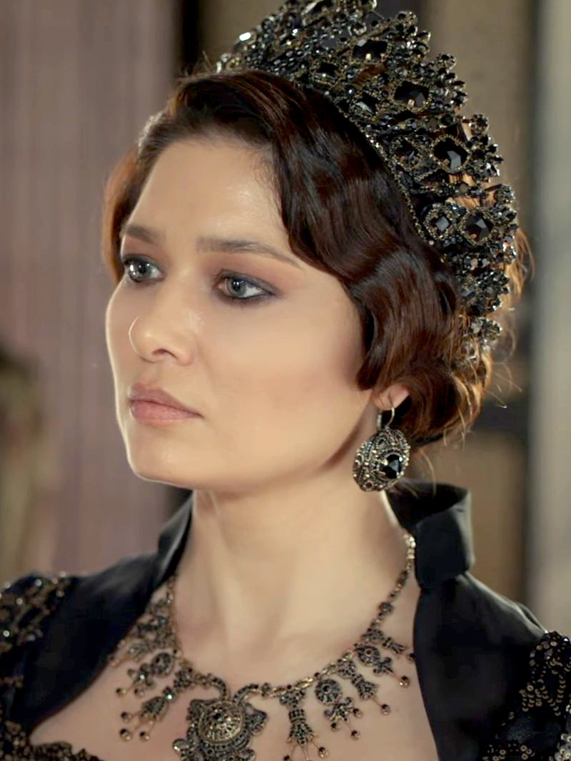 Türkan Özer