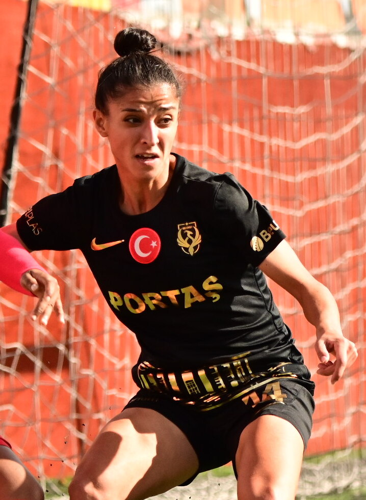 Ümran Özev