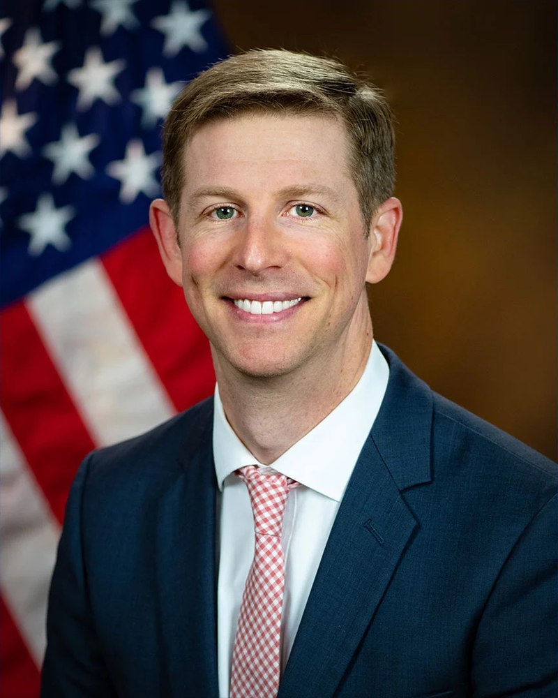 Zachary T Lee