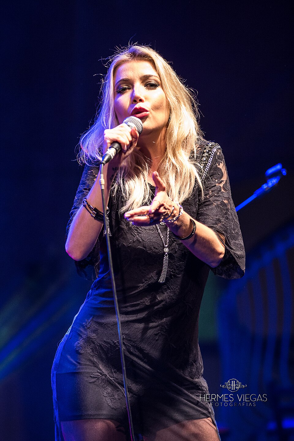 Zizi Possi